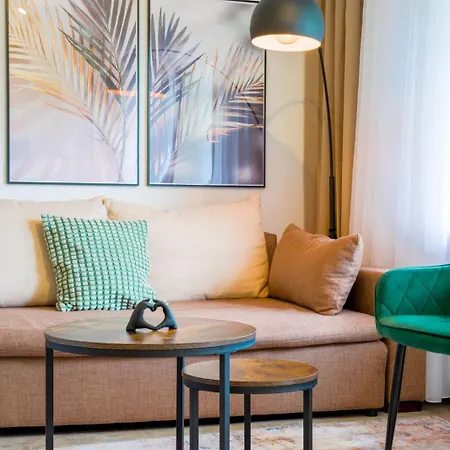 Kurpark Apartment, Schwimmbad, Sauna, Terrasse * Bad Wildbad