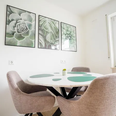 Kurpark Apartment, Schwimmbad, Sauna, Terrasse Lejlighed Bad Wildbad