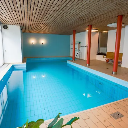Kurpark Apartment, Schwimmbad, Sauna, Terrasse Lejlighed Bad Wildbad