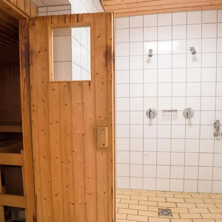 Kurpark Apartment, Schwimmbad, Sauna, Terrasse * Bad Wildbad