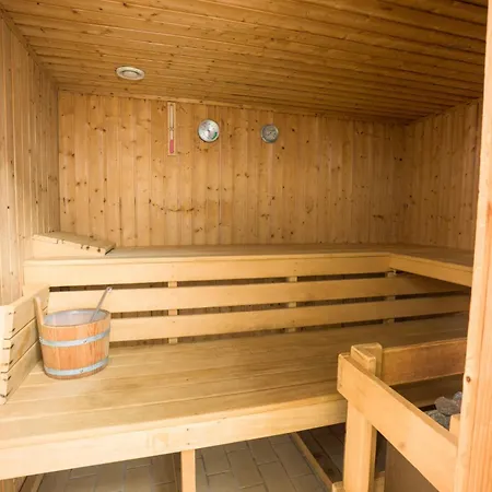 Kurpark Apartment, Schwimmbad, Sauna, Terrasse Lejlighed Bad Wildbad